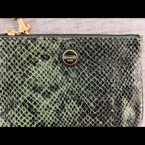 Coach Wristlet TAG ON - Picture 2 of 7